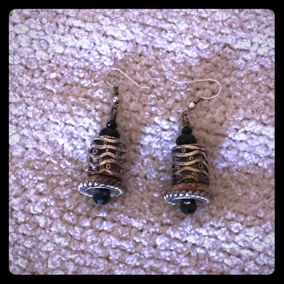 Vintage Silvertone and Black Earrings - Picture 2 of 5